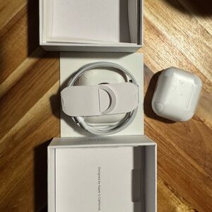 Apple White Earbud Headphones with Charging Case